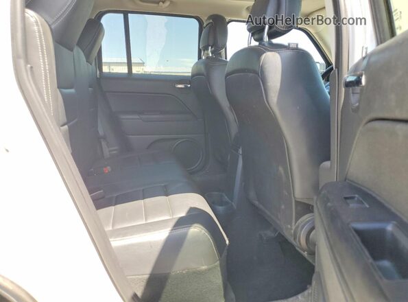 1C4NJRFB1GD618544 2016 JEEP PATRIOT Белый Вид задней части салона