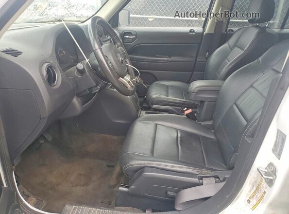 1C4NJRFB1HD133516 2017 JEEP PATRIOT Белый Вид салона спереди