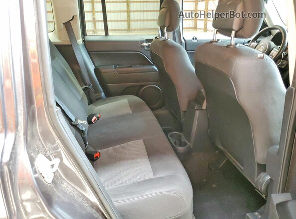 1C4NJRFB2GD501040 2016 JEEP PATRIOT Charcoal Vista interior trasera