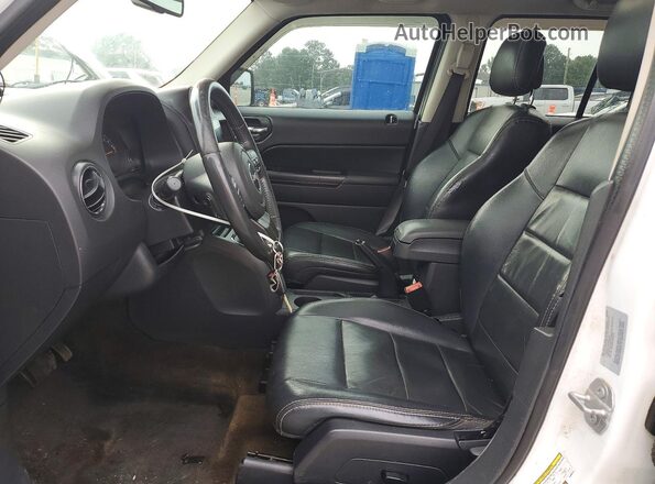 1C4NJRFB2GD695441 2016 JEEP PATRIOT White Вид салону спереду