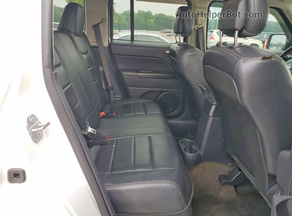 1C4NJRFB2GD695441 2016 JEEP PATRIOT White Вид задньої частини салону