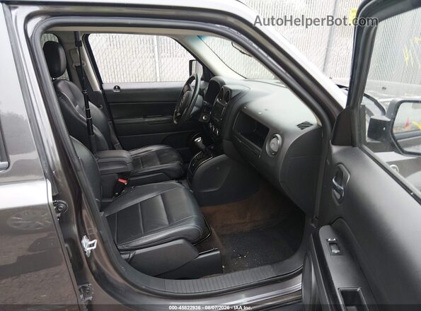 1C4NJRFB3GD627584 2016 JEEP PATRIOT Gray Widok wnętrza z przodu