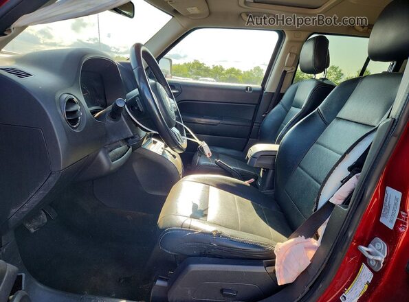 1C4NJRFB3GD804618 2016 JEEP PATRIOT Red Front interior view