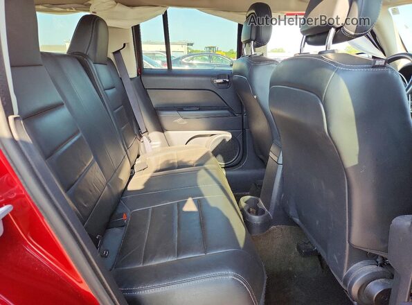 1C4NJRFB3GD804618 2016 JEEP PATRIOT Red Rear interior view