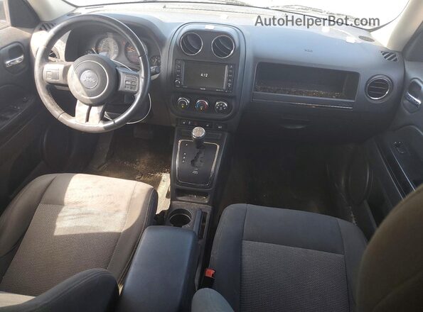 1C4NJRFB4HD179325 2017 JEEP PATRIOT Silver Vista del salpicadero