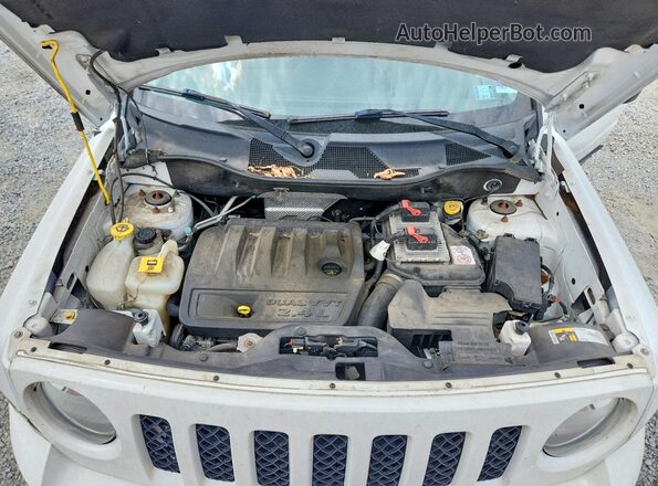 1C4NJRFB5HD205818 2017 JEEP PATRIOT Белый Вид подкапотного пространства