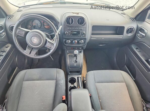 1C4NJRFB6GD717974 2016 JEEP PATRIOT Silver Widok deski rozdzielczej