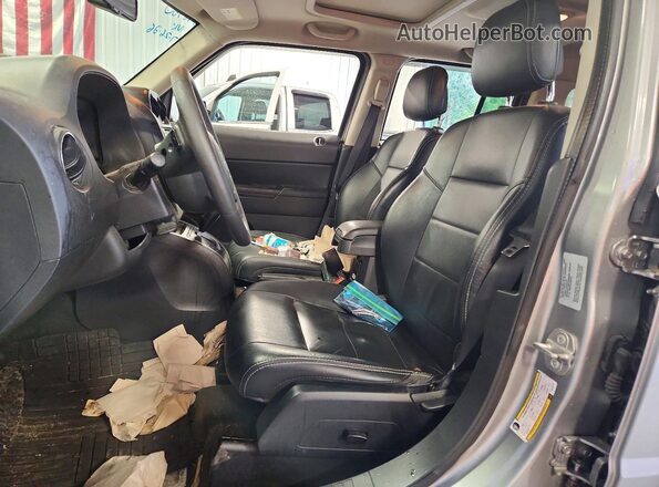 1C4NJRFB6GD725279 2016 JEEP PATRIOT Серебряный Вид салона спереди