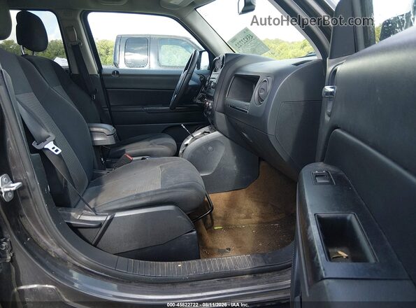 1C4NJRFB8GD594369 2016 JEEP PATRIOT Gray Front interior view