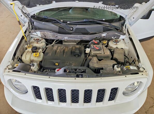 1C4NJRFB9GD692701 2016 JEEP PATRIOT Белый Вид задней части салона