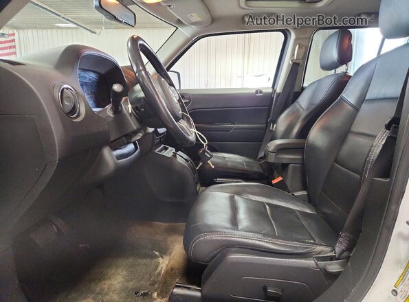 1C4NJRFB9GD692701 2016 JEEP PATRIOT Белый Вид салона спереди