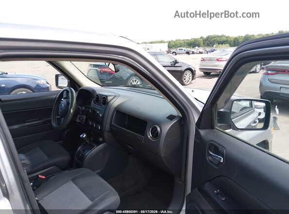 1C4NJRFB9GD697509 2016 JEEP PATRIOT Silver წინა სალონის ხედი