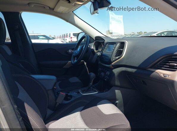 1C4PJLAB0HD225097 2017 JEEP CHEROKEE Silver Vista interior delantera
