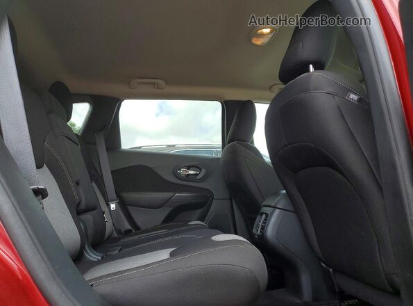 1C4PJLAB2HW554291 2017 JEEP CHEROKEE Maroon Widok wnętrza z tyłu