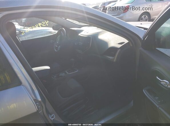 1C4PJLAB4GW126883 2016 JEEP CHEROKEE Silver Widok wnętrza z przodu