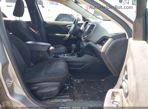 1C4PJLAB4HW652853 2017 JEEP CHEROKEE Gray Front interior view