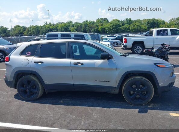 1C4PJLAB4HW652853 2017 JEEP CHEROKEE Gray Rear interior view