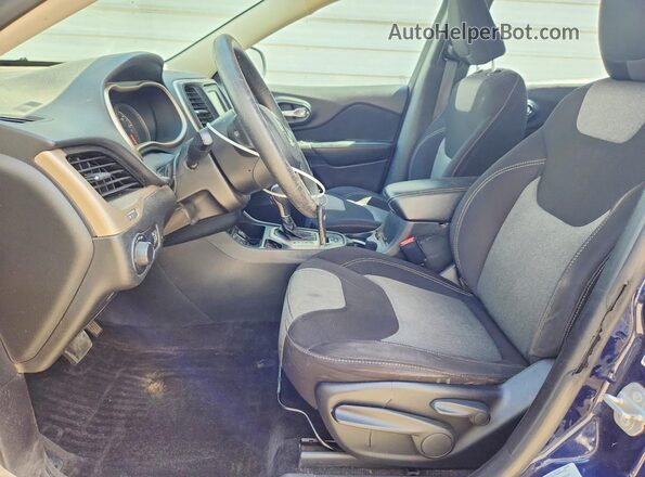 1C4PJLAB7GW114131 2016 JEEP CHEROKEE Blue Front interior view
