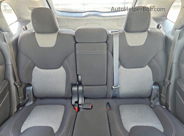 1C4PJLAB7GW114131 2016 JEEP CHEROKEE Blue Rear seats view