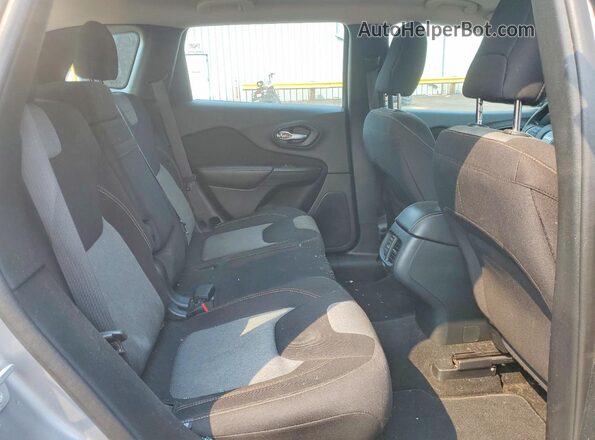 1C4PJLAB7GW136341 2016 JEEP CHEROKEE Gray Widok tylnych siedzeń