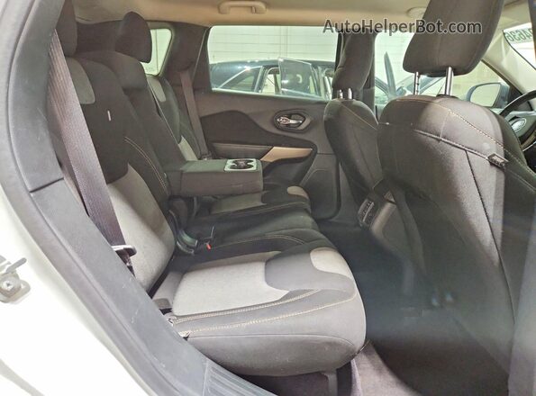 1C4PJLAB8HW660521 2017 JEEP CHEROKEE Белый Вид задней части салона