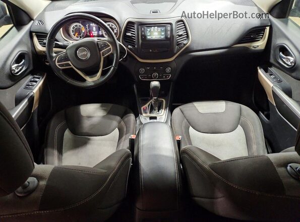 1C4PJLAB8HW660521 2017 JEEP CHEROKEE Белый Вид панели приборов