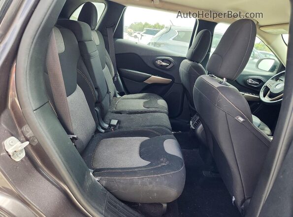 1C4PJLAB8HW666917 2017 JEEP CHEROKEE Charcoal Вид задньої частини салону
