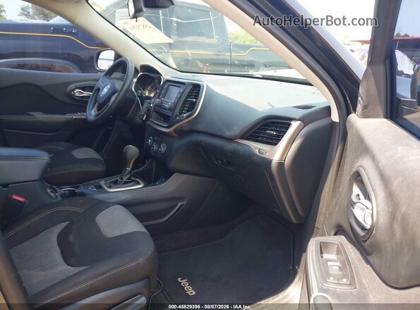 1C4PJLAB9GW274284 2016 JEEP CHEROKEE Black Widok wnętrza z przodu