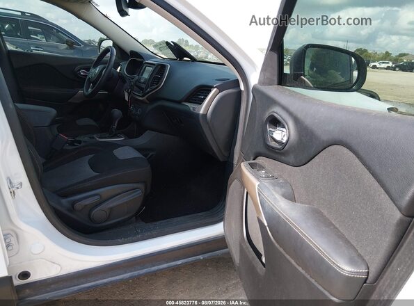 1C4PJLAB9HW642142 2017 JEEP CHEROKEE White წინა სალონის ხედი