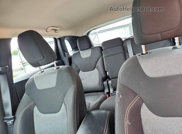 1C4PJLABXHD240433 2017 JEEP CHEROKEE White Vista de los asientos traseros