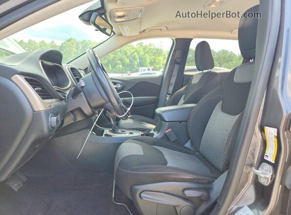 1C4PJLAS0GW351611 2016 JEEP CHEROKEE Black Front interior view