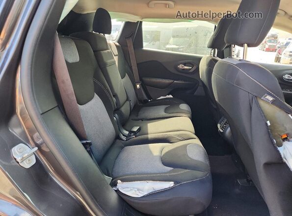 1C4PJLAS2GW336754 2016 JEEP CHEROKEE Черный Вид задней части салона