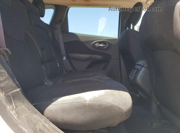 1C4PJLCB1GW206882 2016 JEEP CHEROKEE White Вид задньої частини салону
