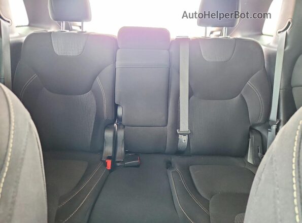 1C4PJLCB1HD219290 2017 JEEP CHEROKEE Red Հետևի նստատեղերի տեսք