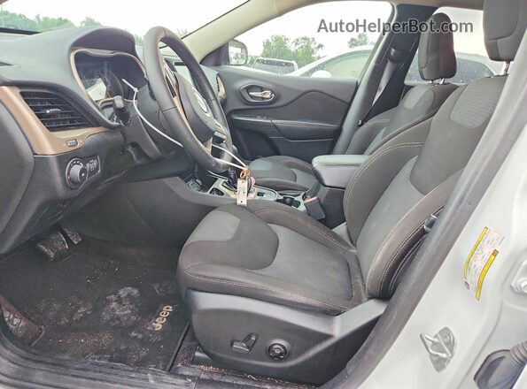 1C4PJLCB1HW549533 2017 JEEP CHEROKEE White Front interior view