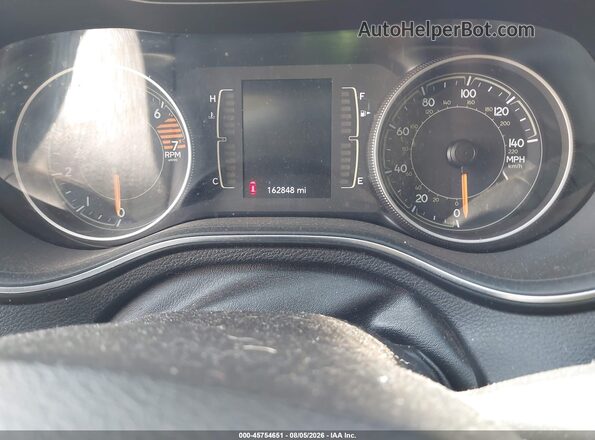 1C4PJLCB2KD241189 2019 JEEP CHEROKEE White Widok tylnych siedzeń