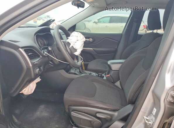 1C4PJLCB2KD358898 2019 JEEP CHEROKEE Серебряный Вид салона спереди