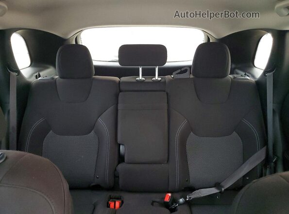1C4PJLCB2KD358898 2019 JEEP CHEROKEE Серебряный Вид задних сидений