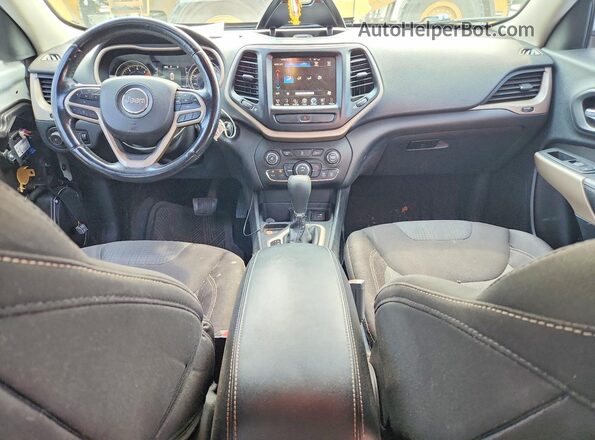 1C4PJLCB3HD216505 2017 JEEP CHEROKEE White Widok deski rozdzielczej