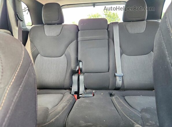 1C4PJLCB3HD216505 2017 JEEP CHEROKEE White Widok tylnych siedzeń