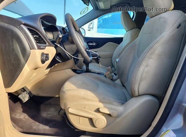 1C4PJLCB3KD203857 2019 JEEP CHEROKEE Silver წინა სალონის ხედი