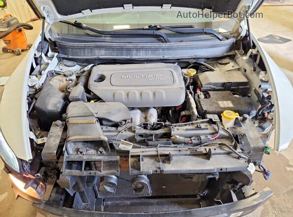 1C4PJLCB4GW165583 2016 JEEP CHEROKEE White Rear interior view