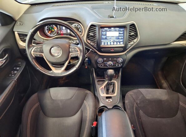 1C4PJLCB4GW165583 2016 JEEP CHEROKEE White Dashboard view