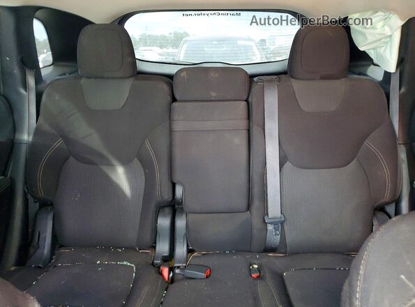 1C4PJLCB4GW257499 2016 JEEP CHEROKEE Black Rear seats view