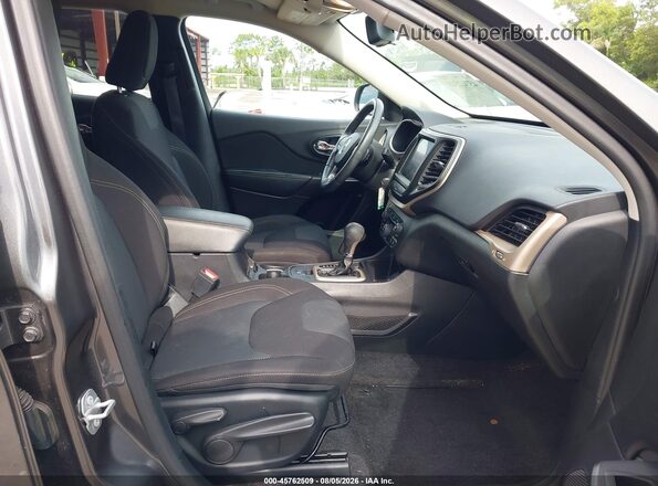 1C4PJLCB4HW541667 2017 JEEP CHEROKEE Gray Widok wnętrza z przodu