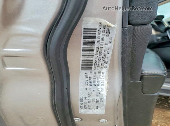 1C4PJLCB4HW558677 2017 JEEP CHEROKEE Silver Widok wnętrza 360 stopni