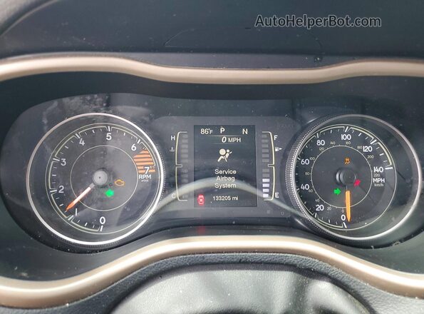 1C4PJLCB4HW558677 2017 JEEP CHEROKEE Silver Widok zestawu wskaźników