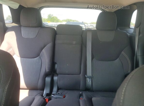 1C4PJLCB4HW558677 2017 JEEP CHEROKEE Silver Widok tylnych siedzeń