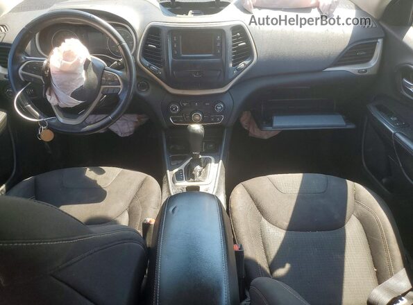 1C4PJLCB4HW558677 2017 JEEP CHEROKEE Silver Widok deski rozdzielczej