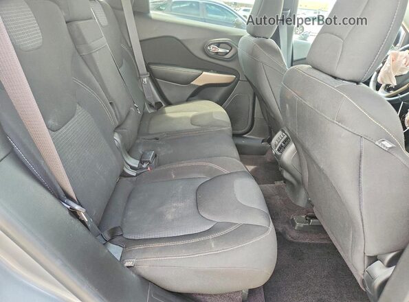 1C4PJLCB4HW593185 2017 JEEP CHEROKEE Silver უკანა სავარძლების ხედი